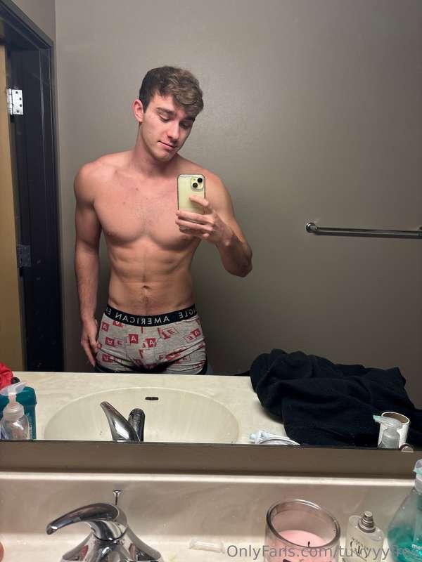 Tell me I’m your favorite dirty boy 😊