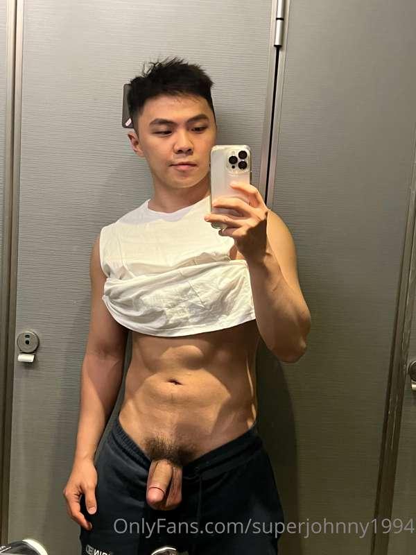 到哪裡有鏡子就拍到哪裡😉
The mirror outside is still the same😚