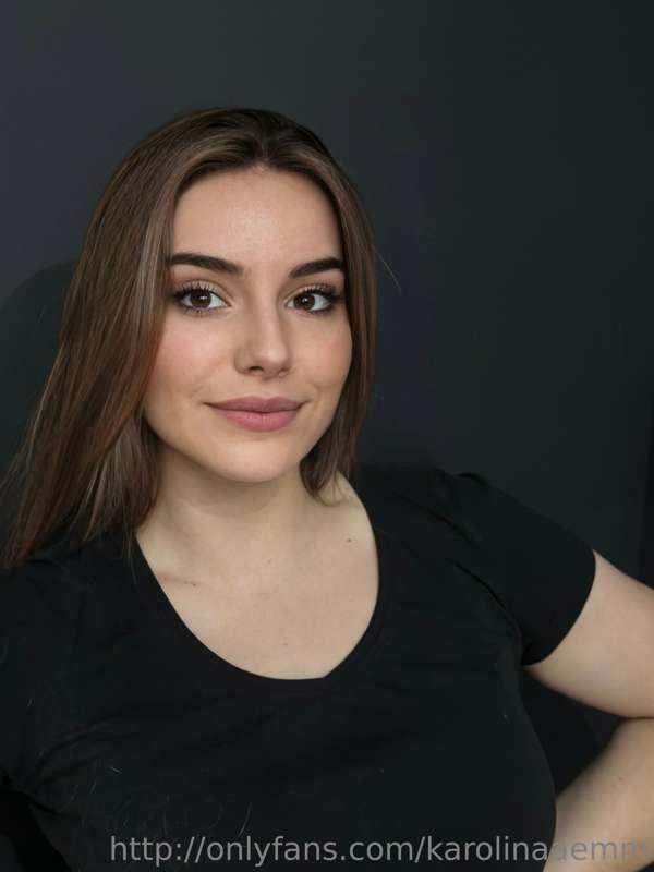 If you like what you see visit @karolinaaemm for more uncens..