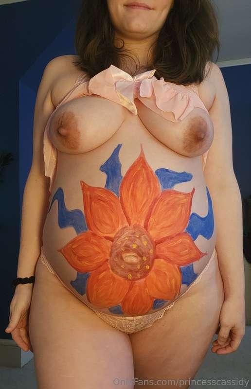 Happy Friday! I'm feeling artistic today and came across thi..