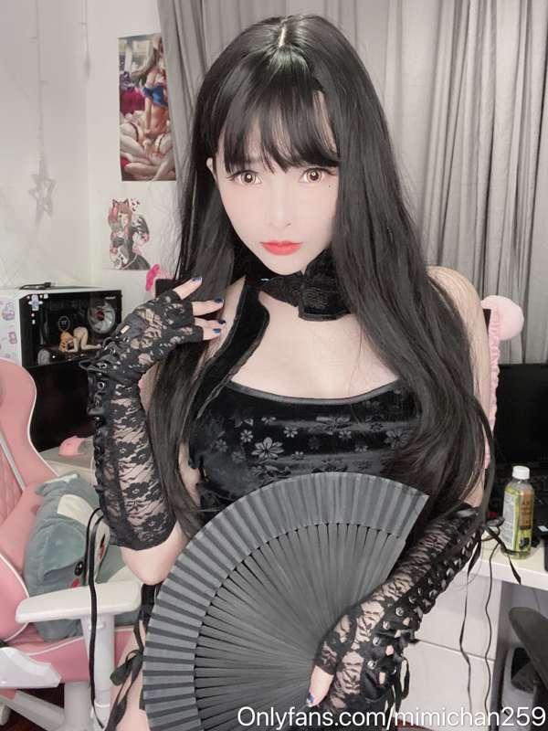 Mimi in black