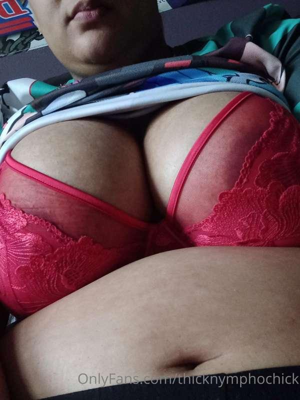 This bra makes it feel like my boobs are gonna burst out of ..