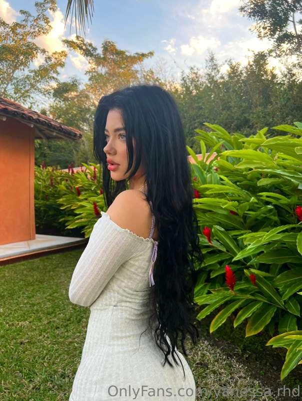 When the dress is too short 🤪