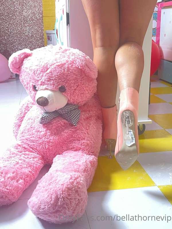 I’ll walk all over you 💕🧸