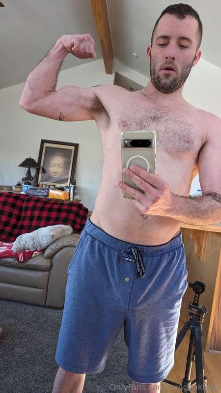 Feeling the post workout pump and now I need to cum 💪😁💦