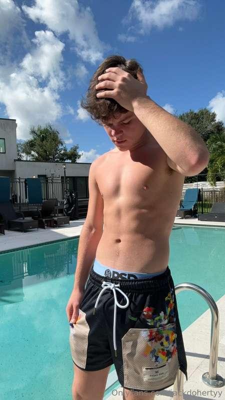 Touch my body 👅