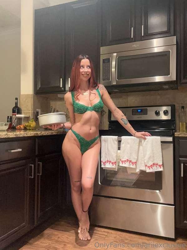 switchin up positions for u;) cooking in the kitchen and im ..