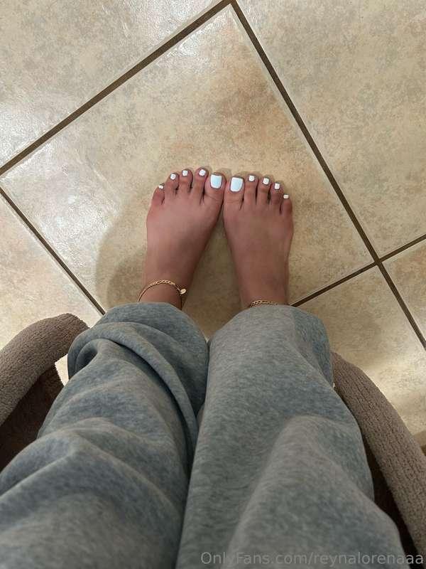 White toes are so irresistible 🤍