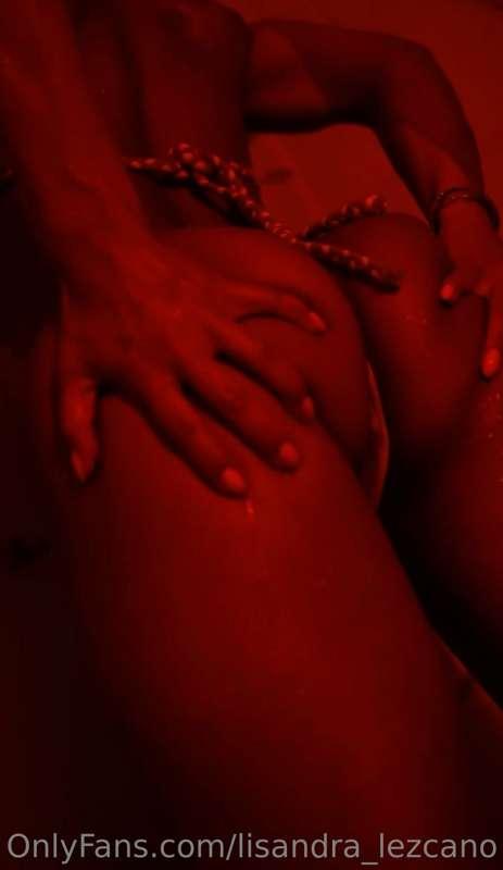 Spreading this ass wide for you in the dm's today daddy 🥵 👀