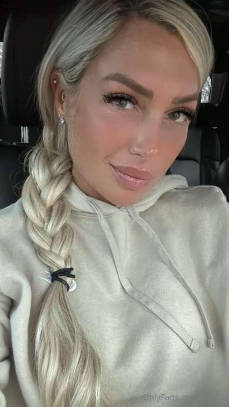 looking like Elsa from frozen 🤣❄️