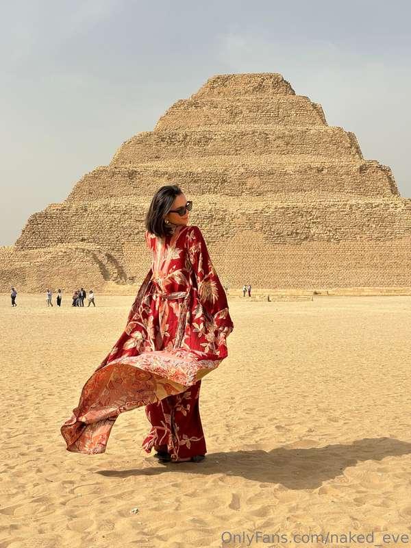 Queen of the desert... would you follow my commands or misbe..