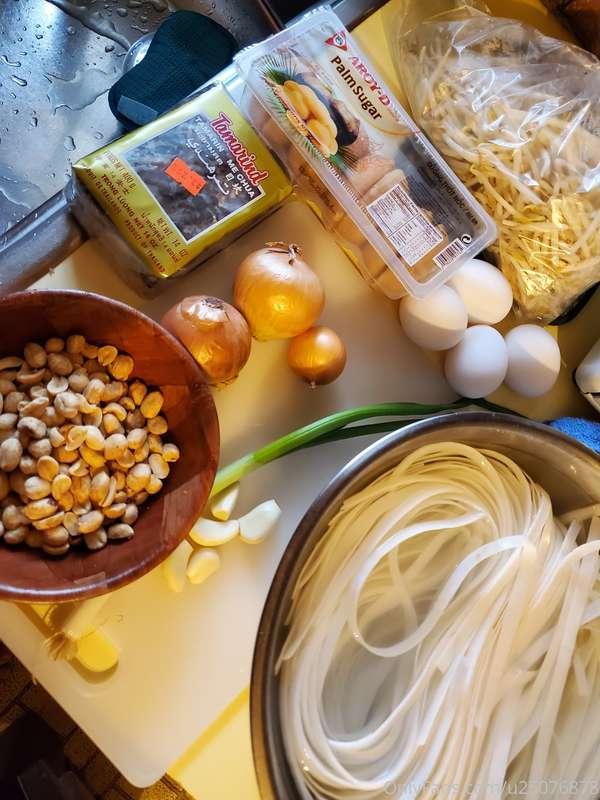 First time making Chicken Pad Thai! 🐔🍋🥜🍜