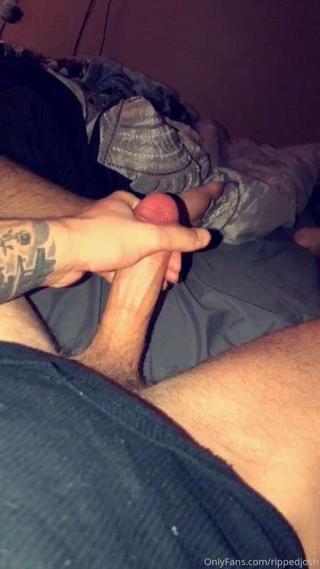 Morning strokes feel the best 😩💦Message me for the video 💌