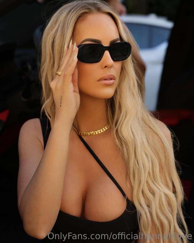 is the weather hot? or it's because of me😋😘
