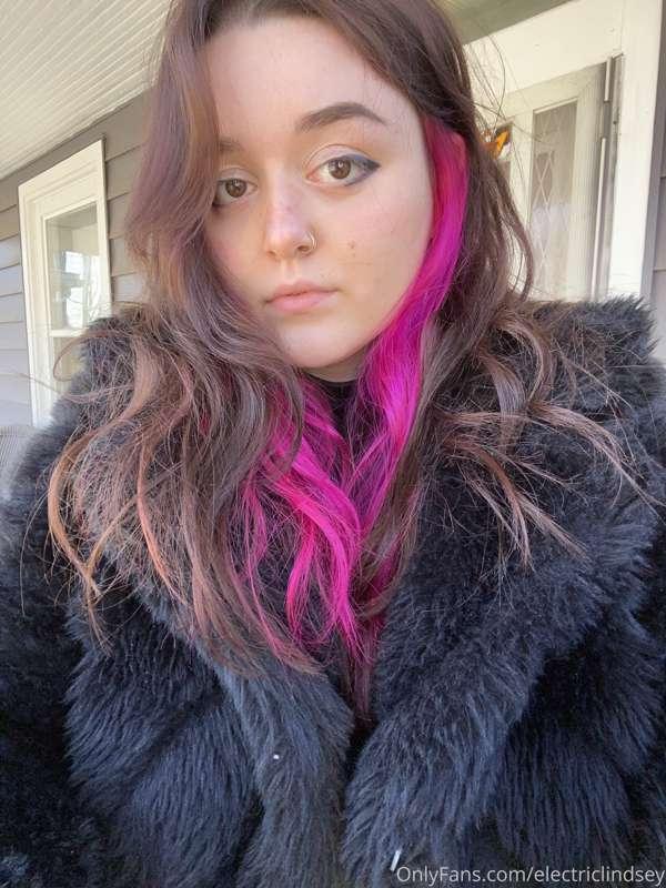 a random SFW post hehe! i feel very cute today! will be on l..