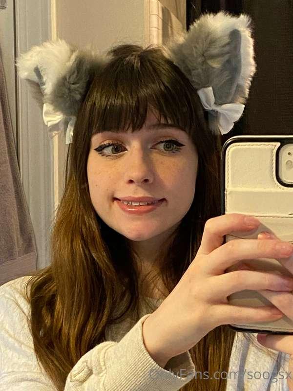 someone asked for more cat ears content so here’s a selfie t..