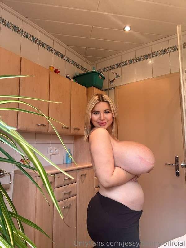Love being pregnant! Think I got a breeding kink now 🫢🫢