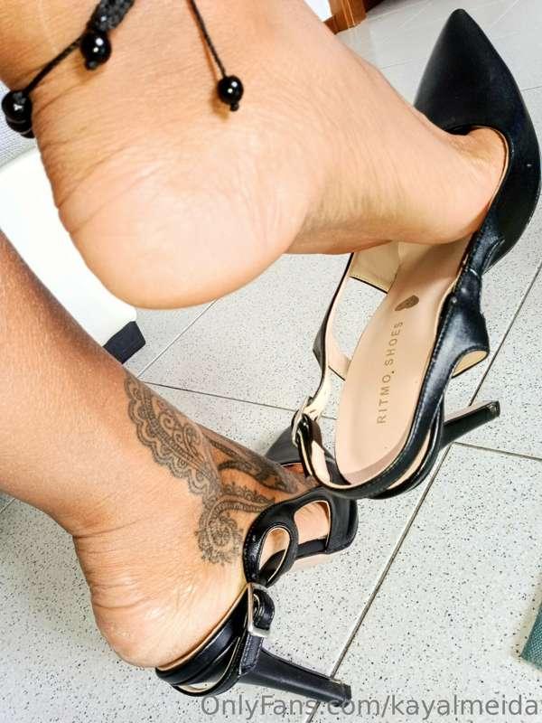 🖤❤️ dangling HEELS ❤️🖤