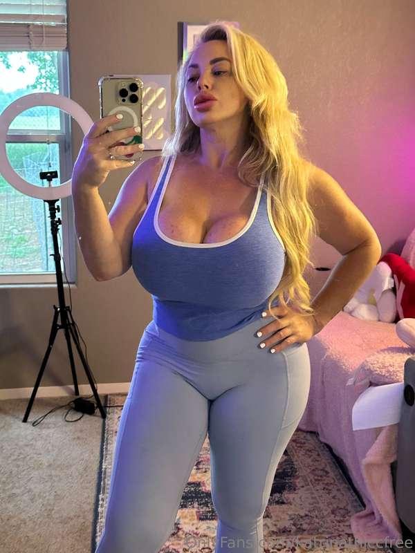 Good morning!! Happy titty Tuesday!