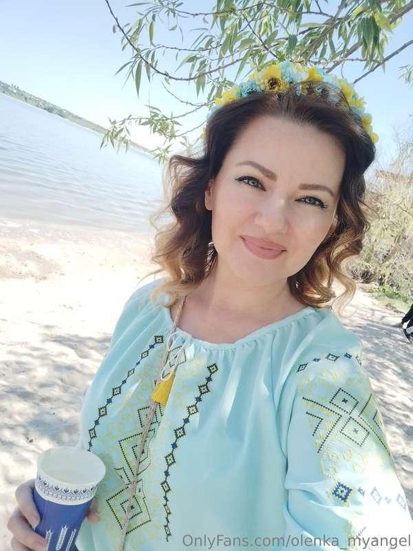 It's happiness - to be at home 💛💙 with family on Easter🐇 Tha..