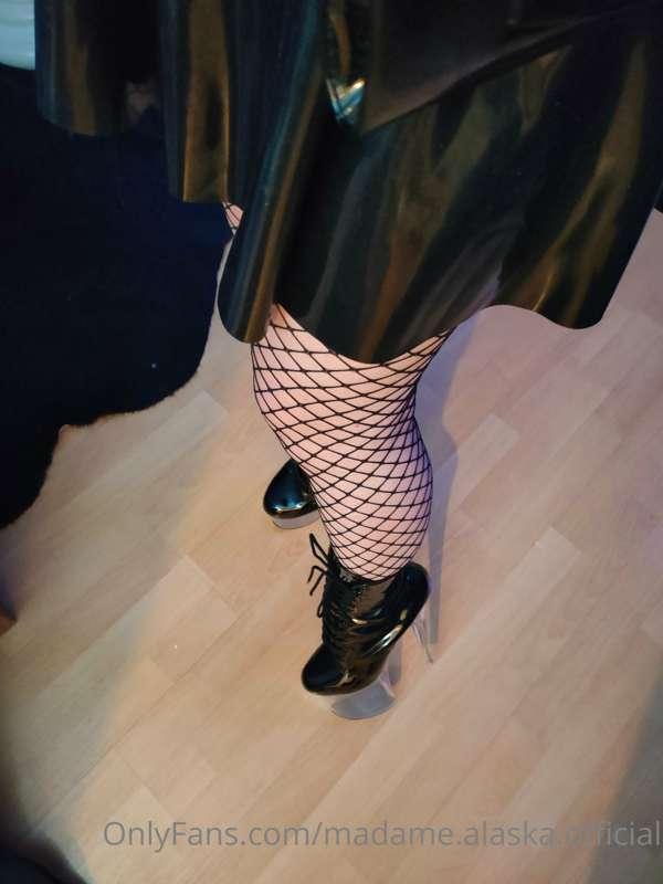 Fishnet tights 😈👌