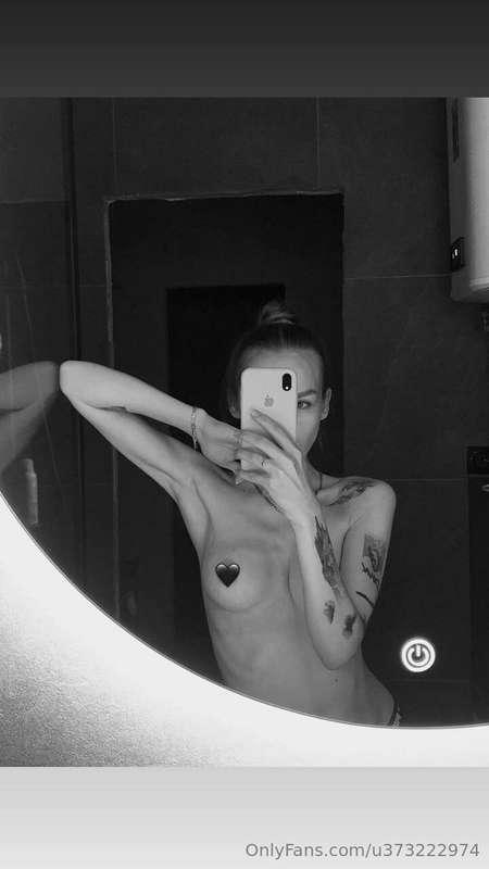 home photos of the sexiest 🖤