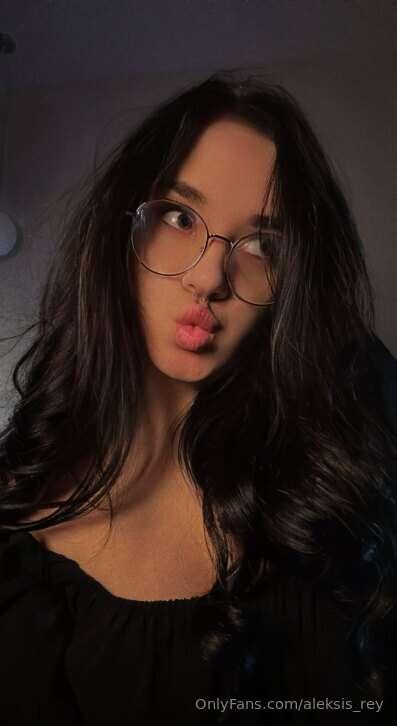 🔥 🔥 🔥
Daddy, I'm so horny and I don't know what to do🫦
Can y..