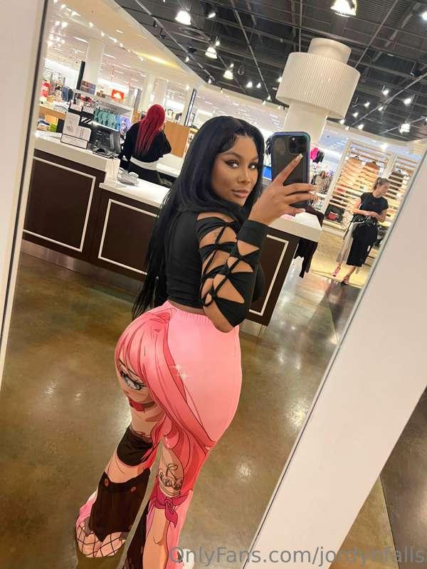 Hi my babies 👋🏽 Let's play 🫣💦 
✨ DM FOR SKYPE CALLS AND SEXT..