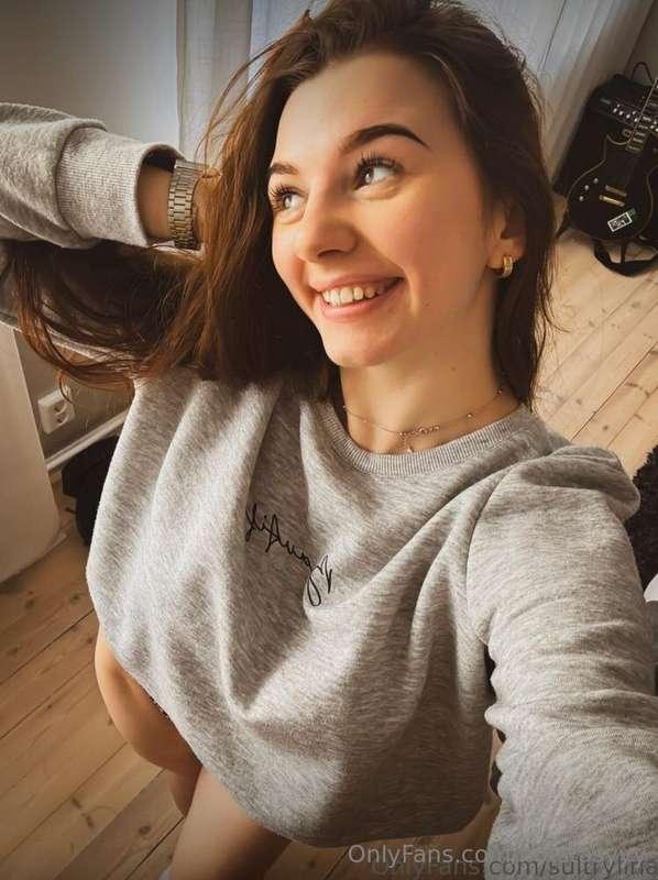 ❣️this sweet girl @sultrylina will warm you up and wake up y..