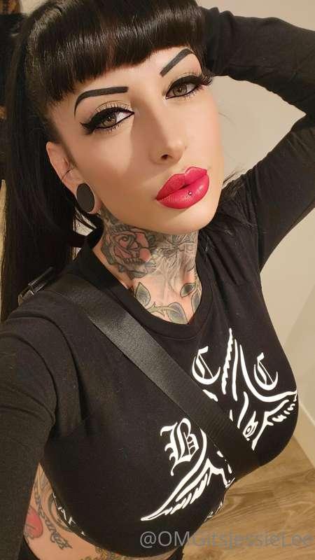 Did you know I do dick reviews both text $25 and video dick ..