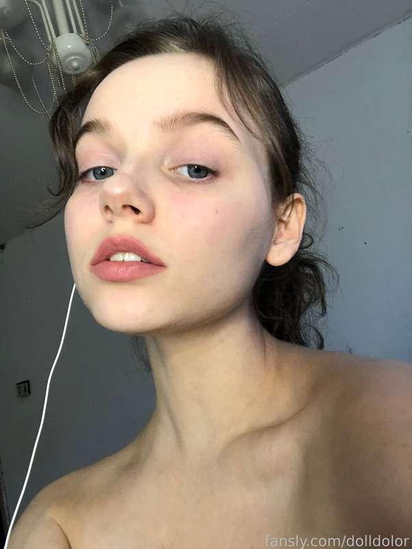 I wonder what you're thinking about right now😚

#cute #sweet #babyface #college #tiny #gfe #young #teen #small #kinky