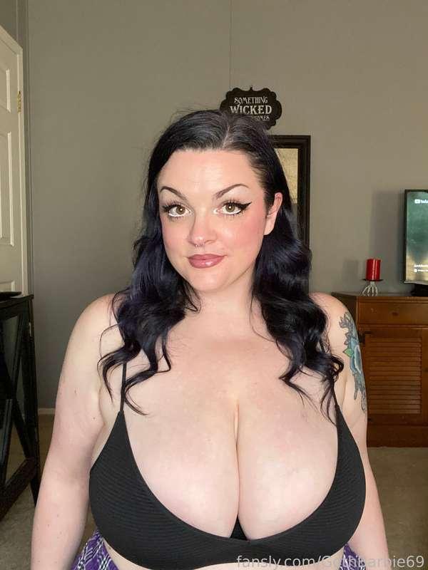 Anyone care to take a guess at how big my massive titties are? 😍 #bigtits #bigboobs #naturalboobs #naturaltits #tits #boobs #animetiddies #animegirl #anime #natural #goth #milf #mommy #mature #femdom #findom #thick #curvy #curves #bbw #pawg #horny #sexting #fyp #waifu