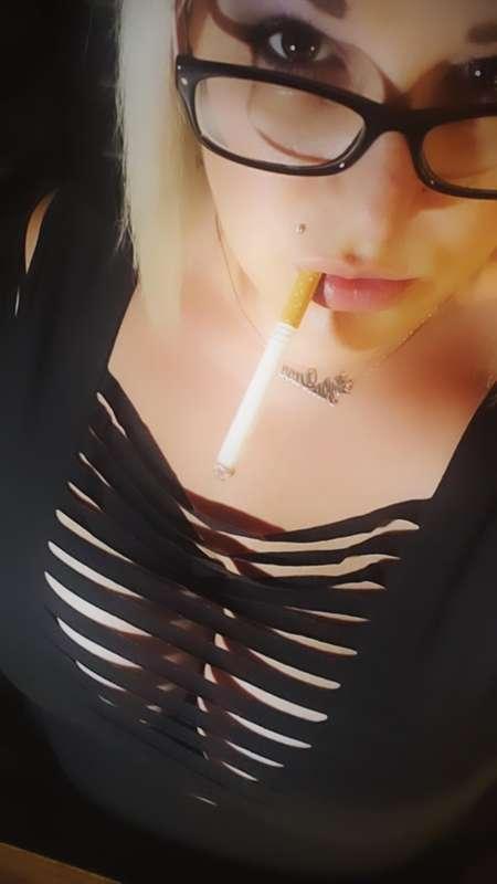 Do you like my new shirt? 😏🚬🎀🖤🎀🚬