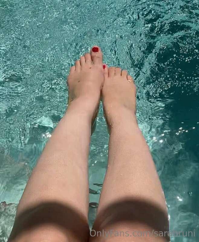 If you love FEET I'm sure summer is your favorite season! Sa..