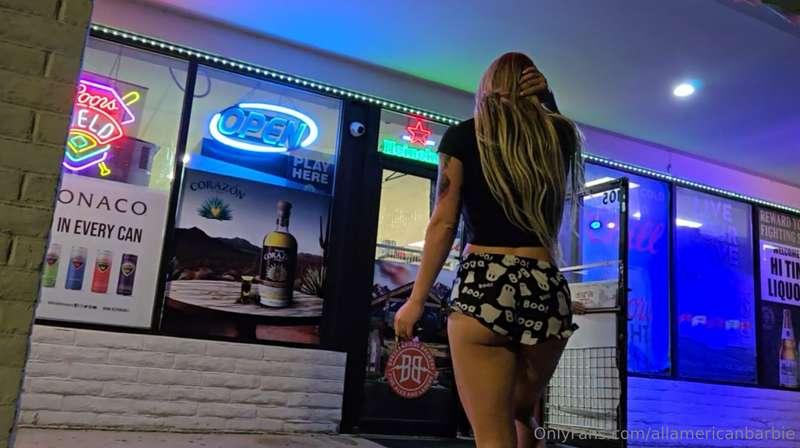 Mind if I shake this ass for you? 🤔 DM me!