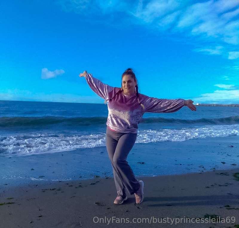 on holiday vacation - having fun at the beach! 
