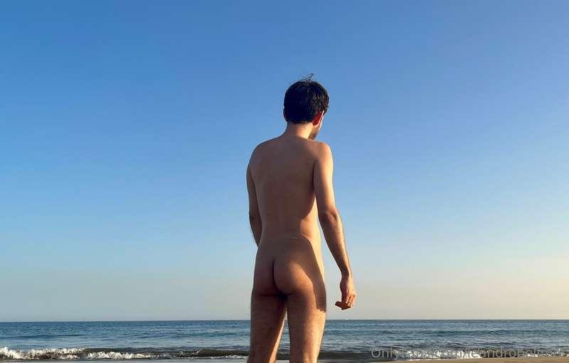 Nude beach from behind 🌊🐚☀️