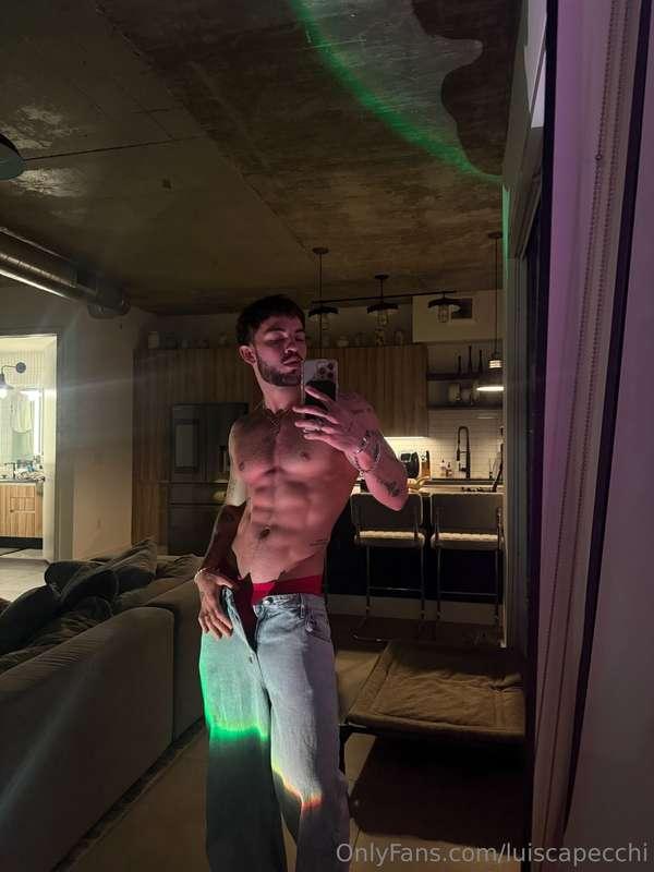 Unlock to take off these jeans 😏 papi’s cock needs to cum ou..