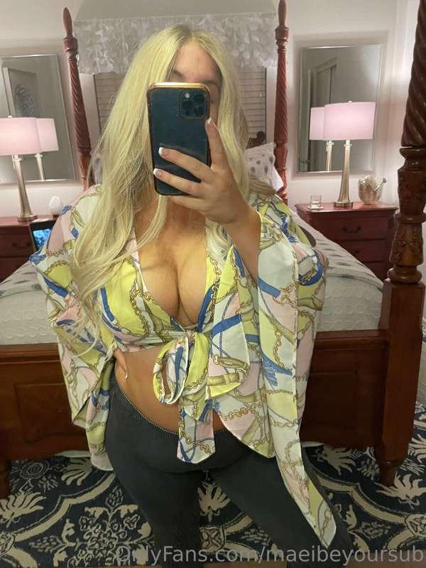 Is this outfit too recealing for running errands? 😏