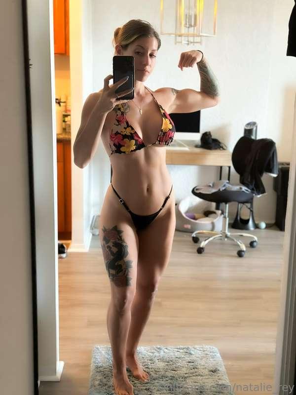 Muscle Mommy!!! 🤭 and a cute bikini