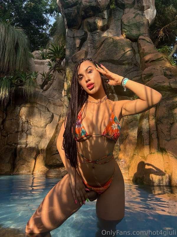 Suck me inside the pool 💦