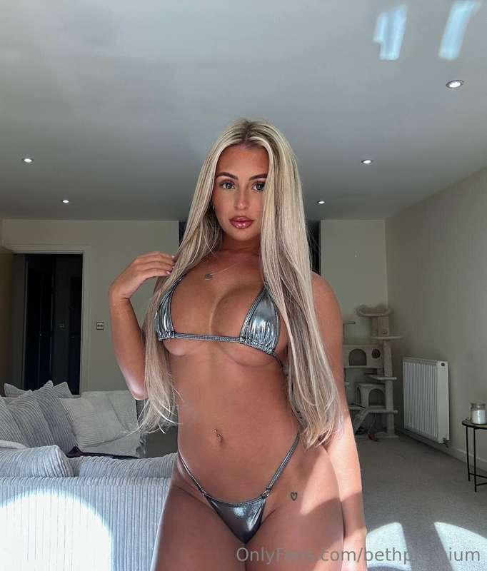 Cutie @brooklynreed is the naughtiest blonde on here 🤭FREE V..