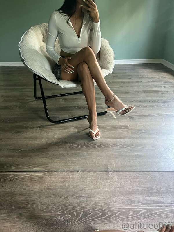 Who wants to see the topless footjob video in this outfit an..