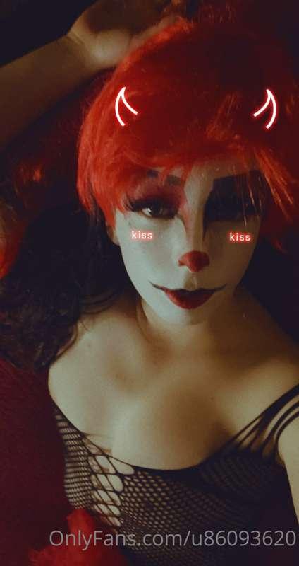 POV your clown gf just got Snapchat and she’s feeling spicy😏..