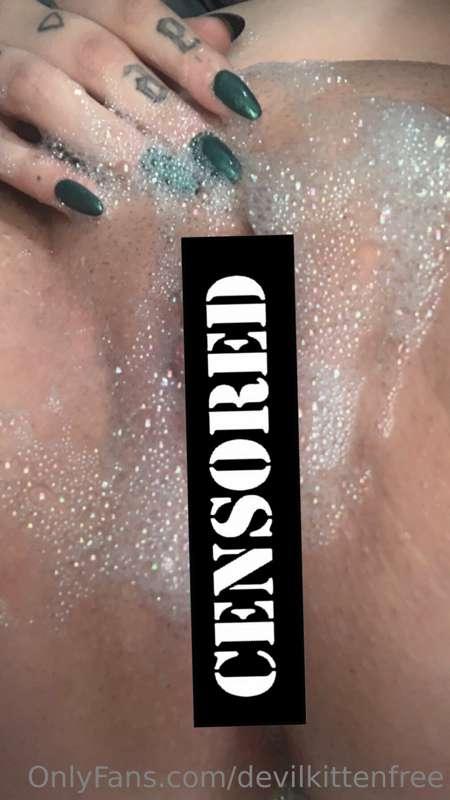 close up wet and soapy. want mommy finger her pussy in the b..