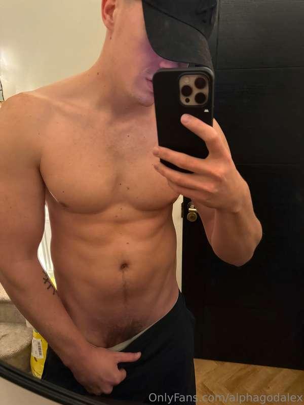 I think it’s time I shave those pubes 😏