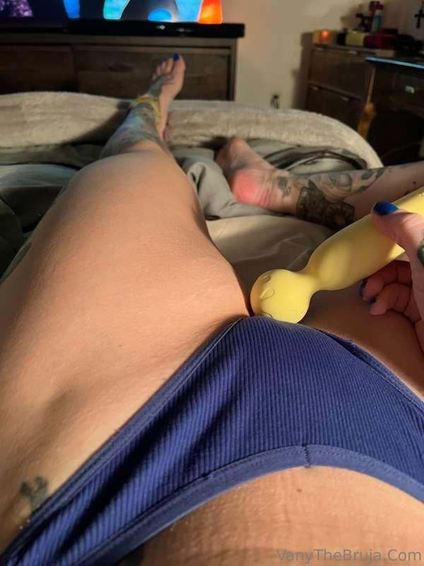 Wanna see how I play with my toy? DM ME🙈🔞