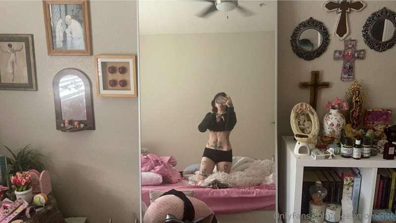 i’ve been hitting my pilates 🫣😇💖