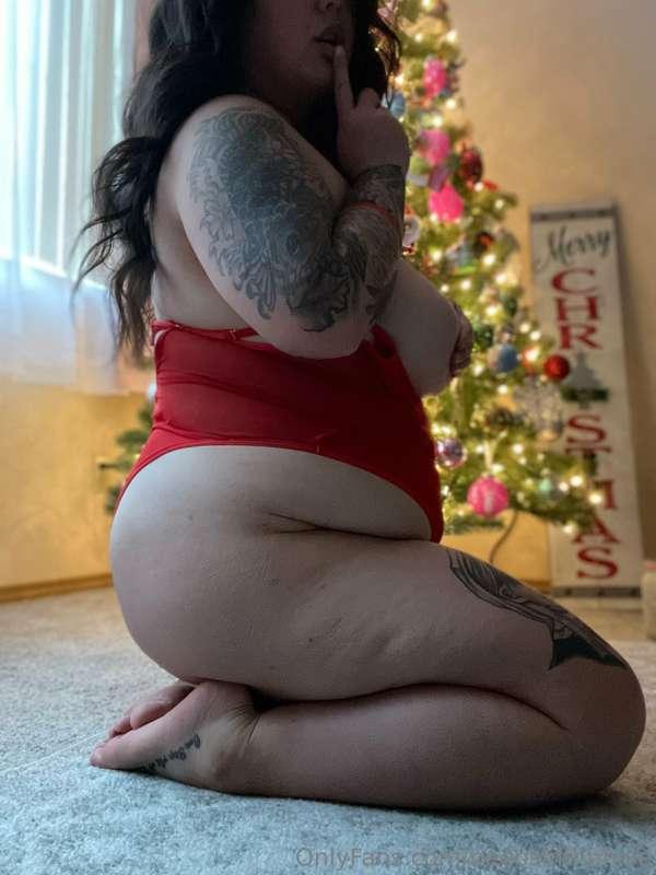 shhhh, santa’s cumming tonight. 🎅🏼