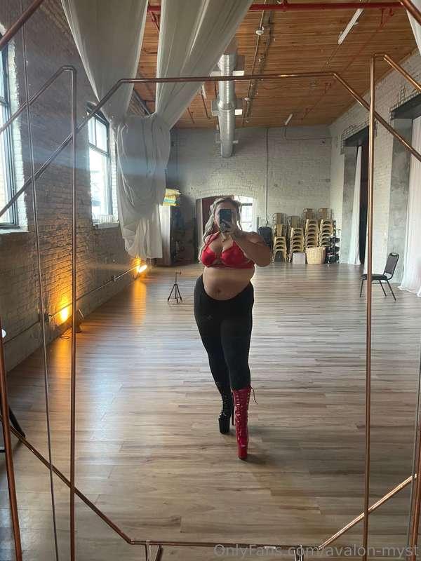 Want to see more of my sexiness? Just message me! 😋